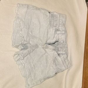 Girls Old Navy Fray bottom shorts in light stone wash gray. Excellent condition.